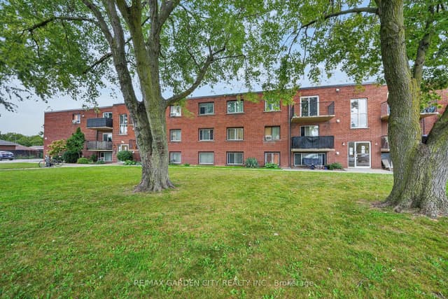 Condo Apartment at 452 Carlton Street S 37, St. Catharines, ON L2M 4X1