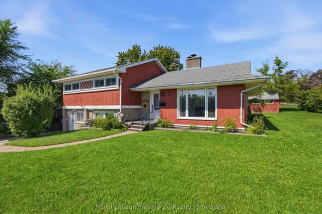 Detached at 302 King Street, Quinte West, ON K8V 3X5