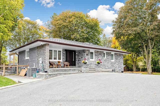 Detached at 52 Berkeley Court, Markham, ON L3R 6L9