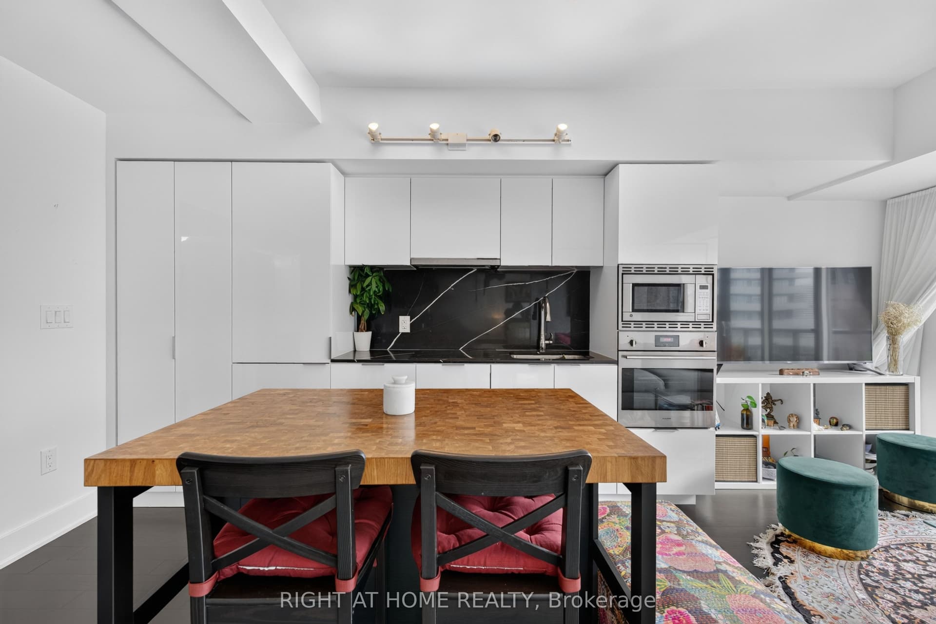 Suite 1809 · Floor 18, Unit 1809 · 955 Bay St