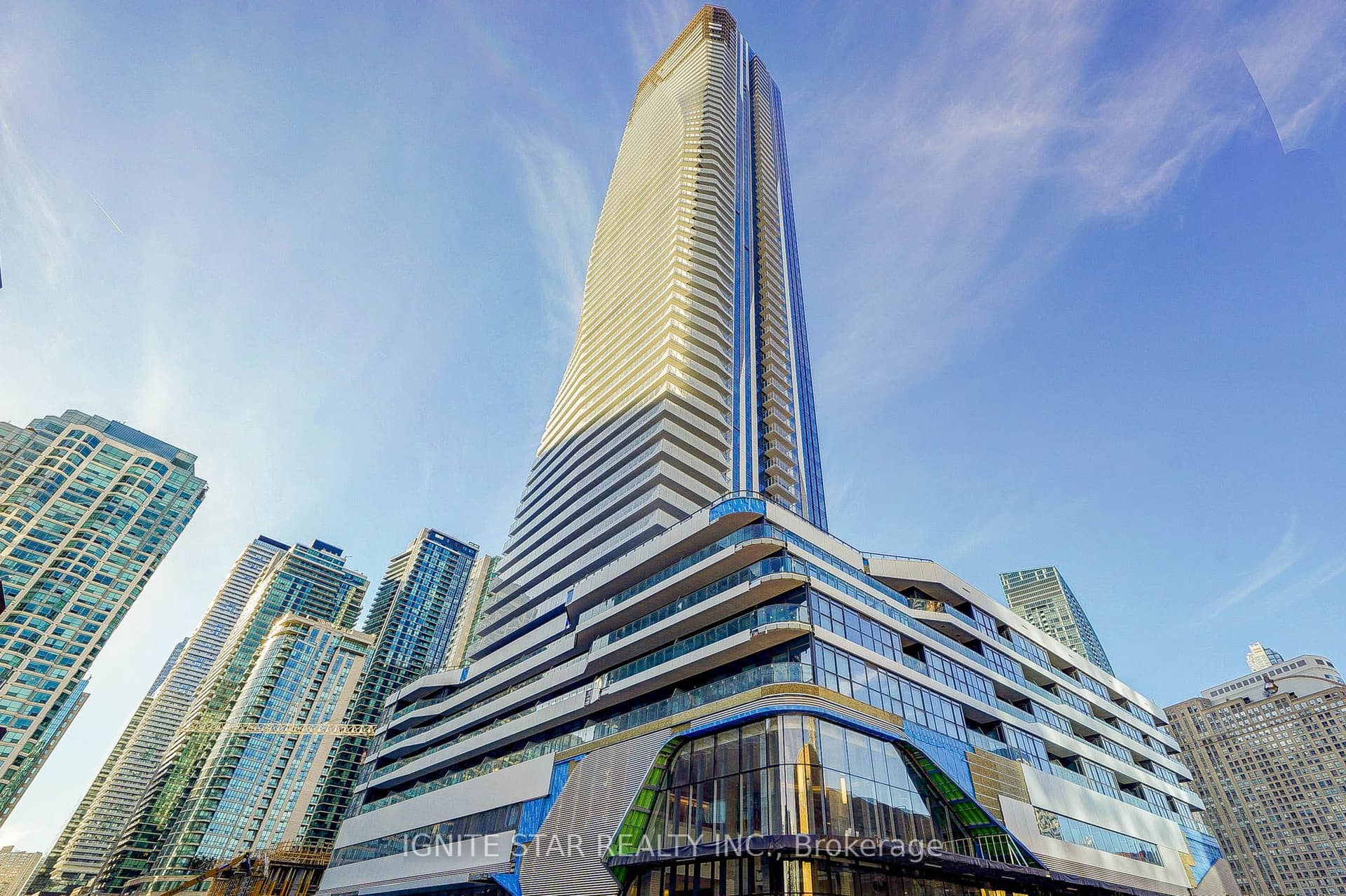 Suite 4008 · Floor 40, Unit 4008 · 28 Freeland St