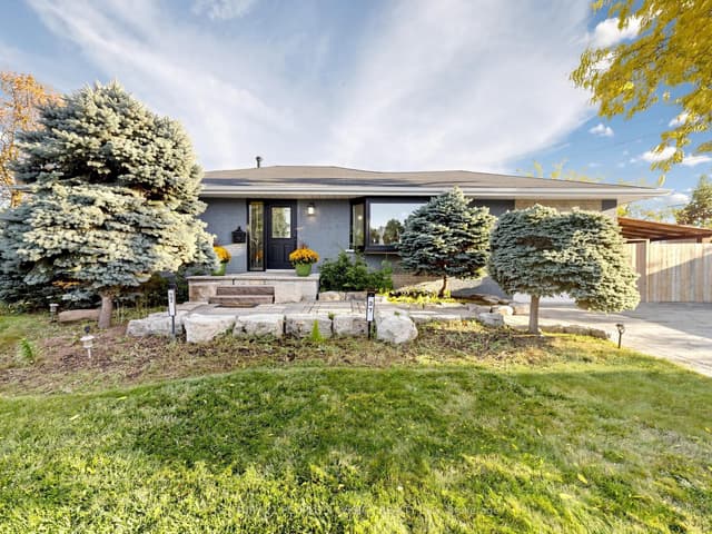 Detached at 27 Matlock Avenue, Mississauga, ON L5N 2P7