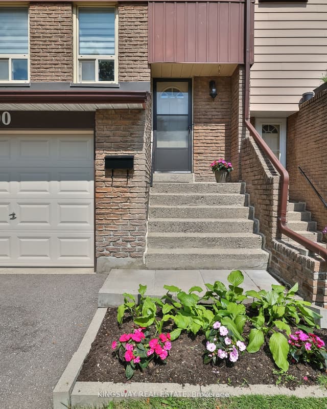 Condo Townhouse at 1221 DUNDIX Road 90, Mississauga, ON L4Y 3Y9