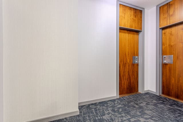 Condo Apartment at 33 Elm Drive W #202, Mississauga, ON L5B 4M2