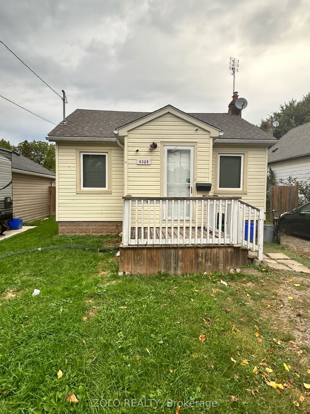 Detached at 6325 Murray Street, Niagara Falls, ON L2G 2K8