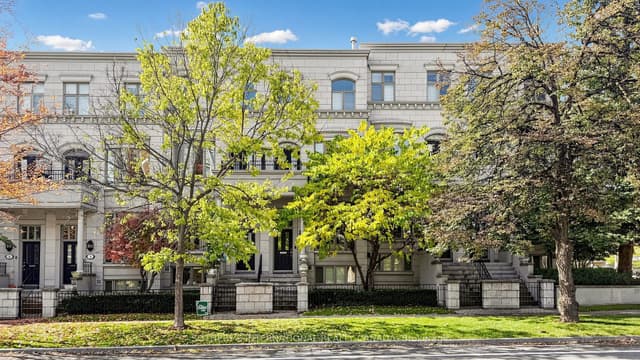 Condo Townhouse at 260 Russell Hill Road 11, Toronto, ON M4V 2T2, Toronto C02