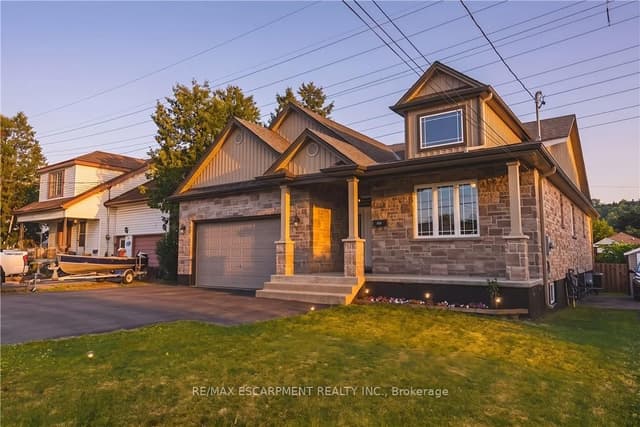 Detached at 602 Cochrane Road, Hamilton, ON L8K 3H6