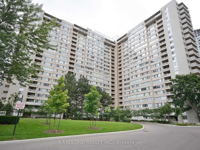 Condo Apartment at 3590 Kaneff Crescent 405, Mississauga, ON L5A 3X3