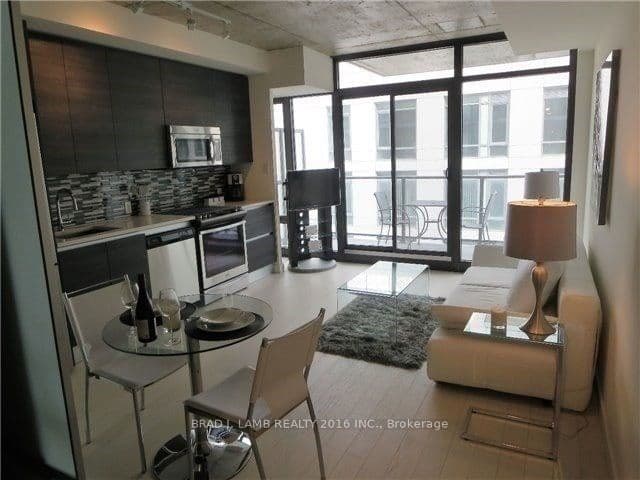 111 Bathurst Street
