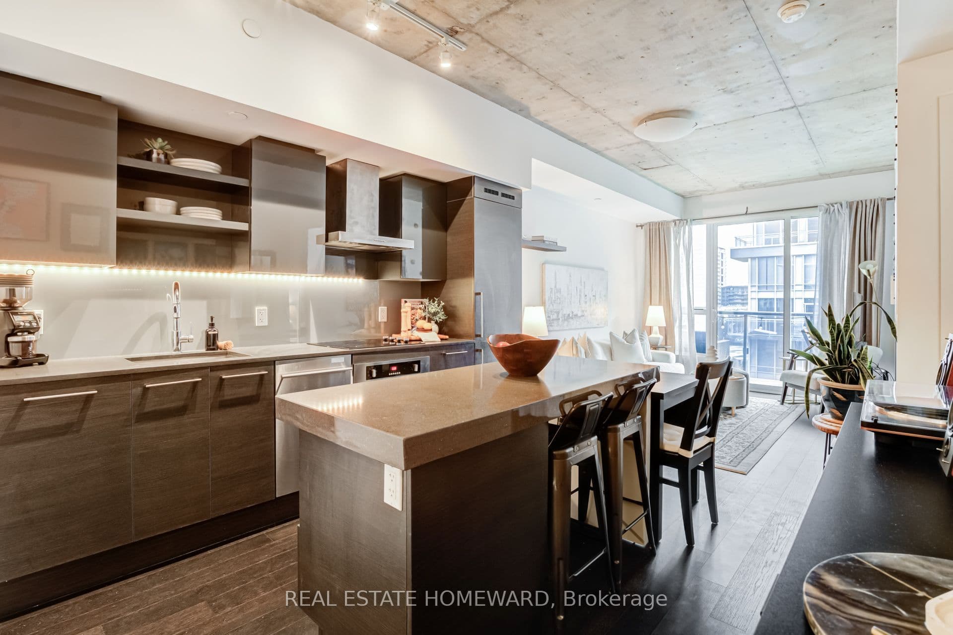 Suite 515 · Floor 5, Unit 515 · 1030 King St W