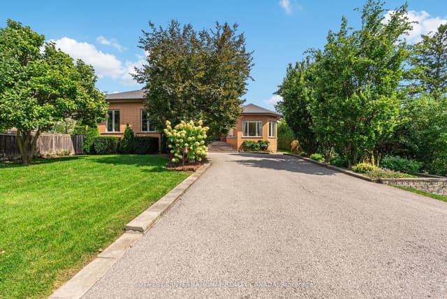 Detached at 83 Burndean Court, Richmond Hill, ON L4C 9W5