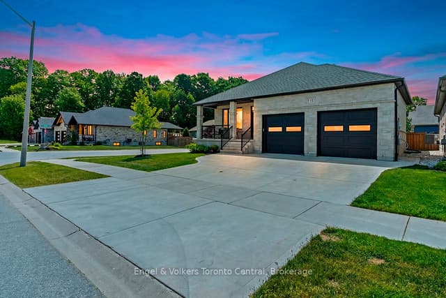Detached at 515 4th Street W, Owen Sound, ON N4K 0E4