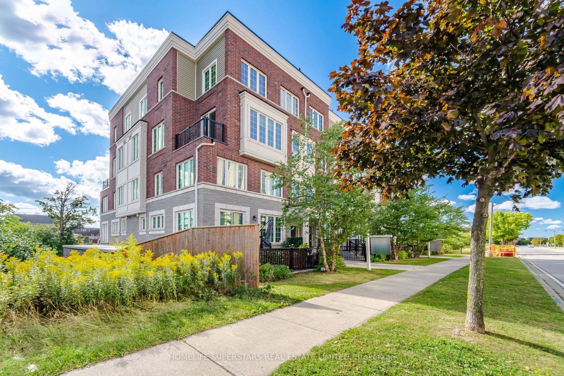 Suite 7, Unit 7 · 2205 Lillykin St