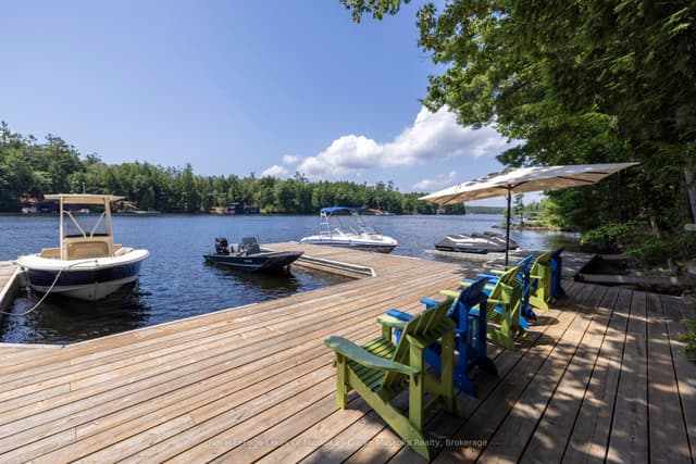 Detached at 41 MILLER ISLAND, Gravenhurst, ON P1P 1R2