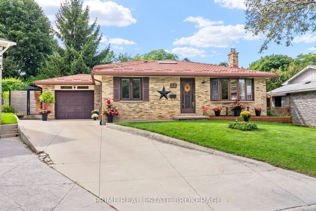 Detached at 45 Cheviot Place, London South, ON N6C 4Z1