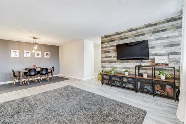 Condo Apartment at 212 Kerr Street 601, Oakville, ON L6K 3B1