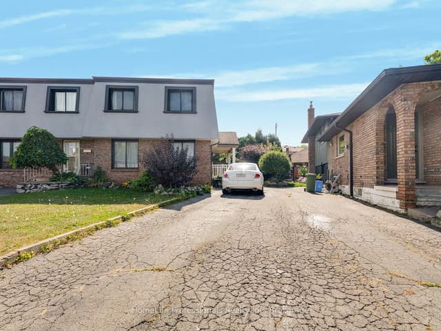 Semi-Detached at 40 Yeoville Court, Hamilton, ON L9C 5W3