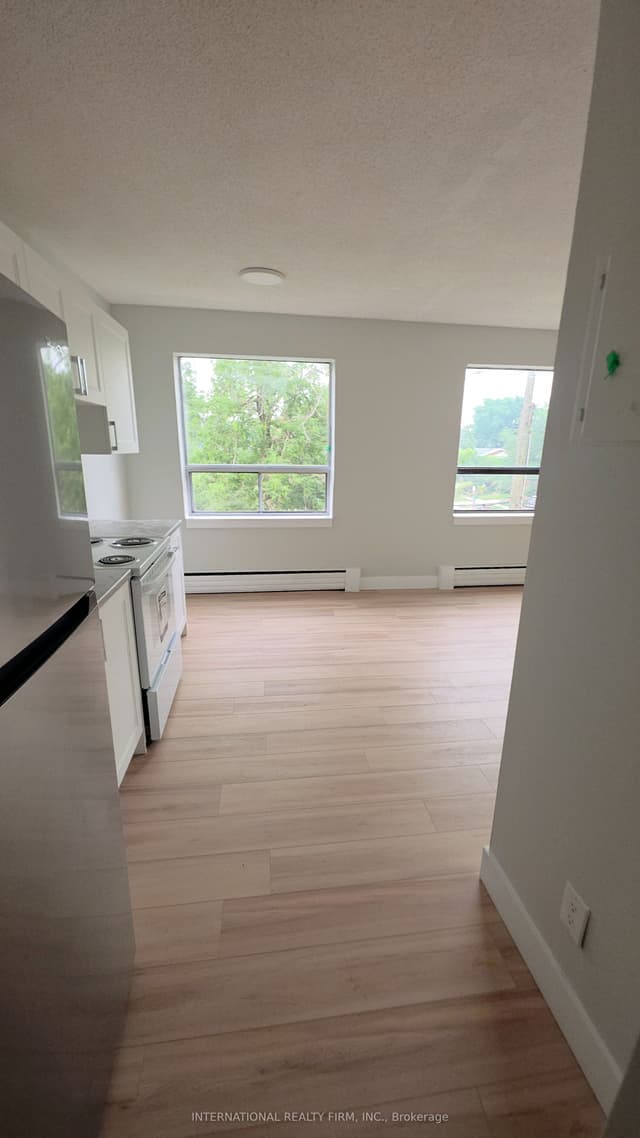 Multiplex at 295 Melvin Avenue, Hamilton, ON L8H 2K6