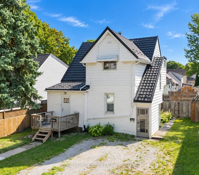 Duplex at 404 Russell Street S, Sarnia, ON N7T 3M7