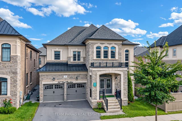 Detached at 32 Viva Gardens, Oakville, ON L6H 0Z1
