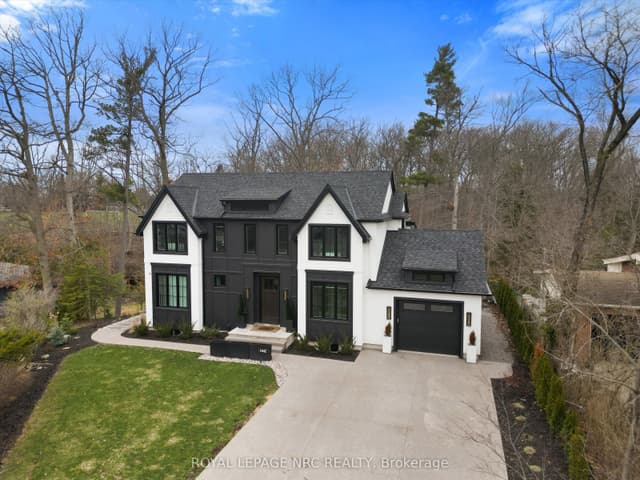 Detached at 1 Briarfield Crescent, St. Catharines, ON L2T 3T4