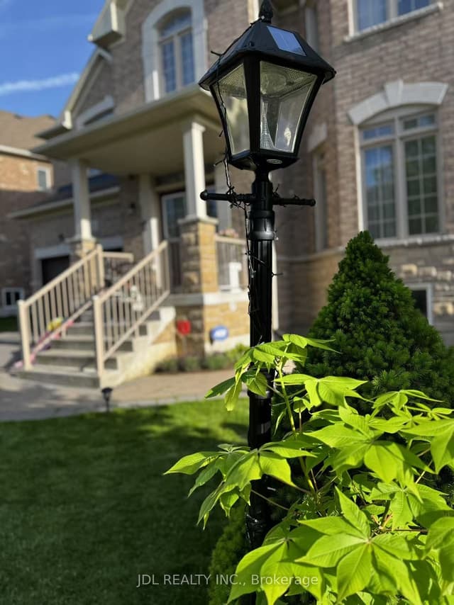 Detached at 936 Goring Circle Second Floor room A, Newmarket, ON L3X 0B6