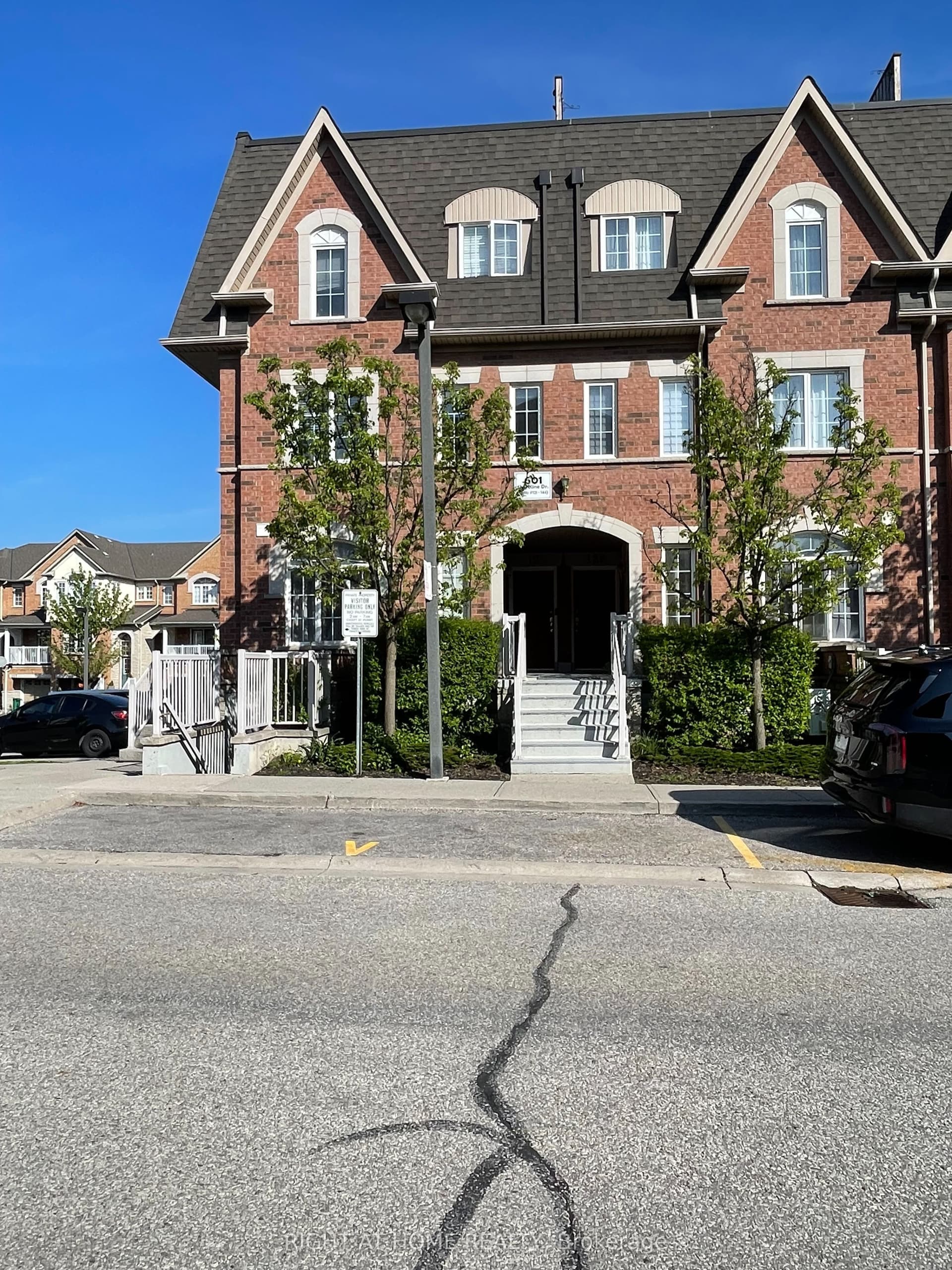 Suite 122 · Floor 1, Unit 122 · 601 Shoreline Dr