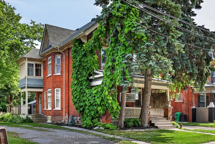 121 Romaine Street