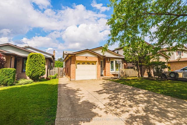 Detached at 11 Drakes Drive, Hamilton, ON L8E 4G4