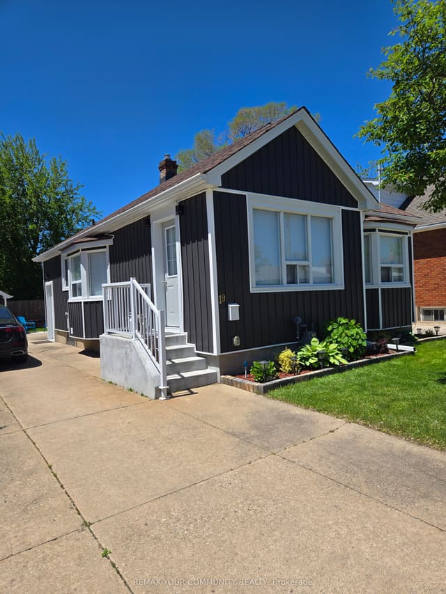 Detached at 19 Ormonde Avenue, St. Catharines, ON L2M 5P1
