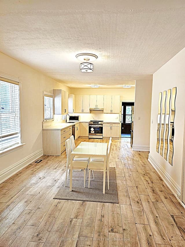Detached at 184 Prospect Street, Newmarket, ON L3Y 3T6