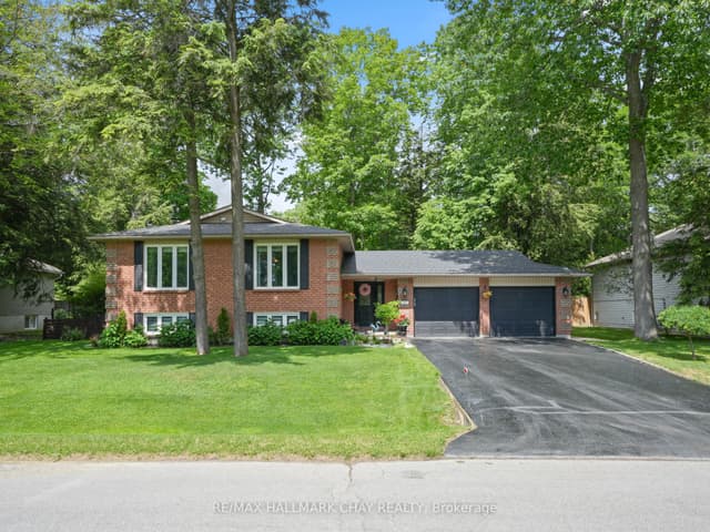 Detached at 20 Downer Crescent, Wasaga Beach, ON L9Z 1C2