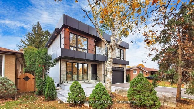 Detached at 84 Murray Drive, Aurora, ON L4G 2C3